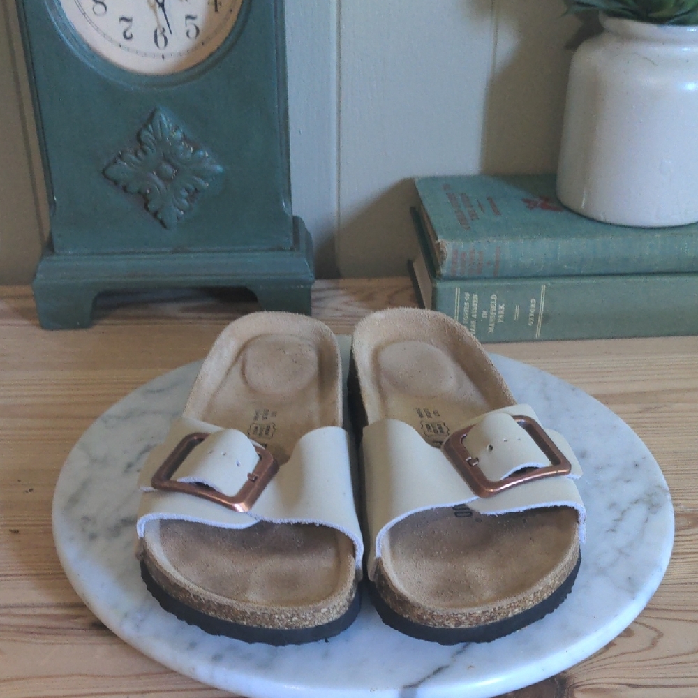 Women's White Single-Buckle Comfort Sandals